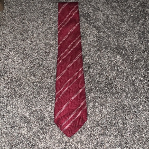 Authentic Vintage red YSL tie (same tie Donald Trump wears!) - Picture 2 of 6
